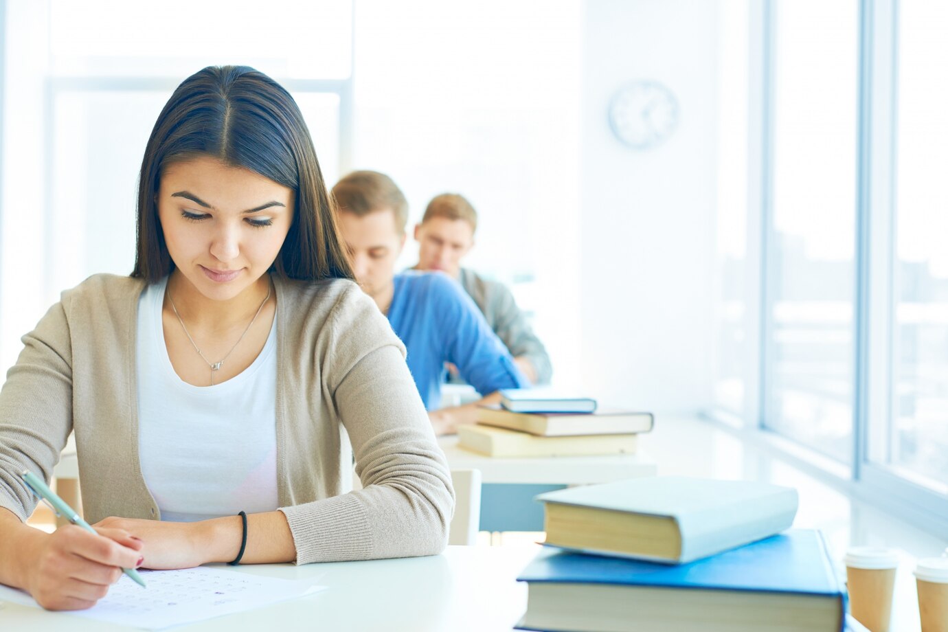 row-students-doing-exam_1098-174.jpg